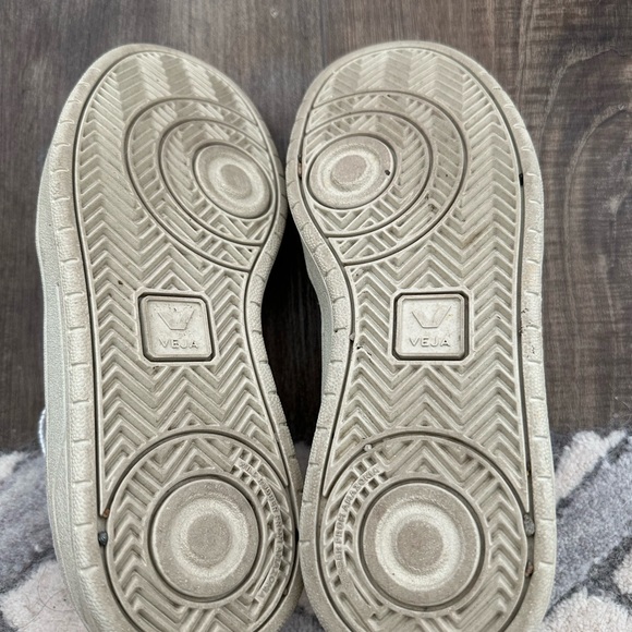 Veja Women's Cream and Rose Gold Sneakers - Picture 7 of 7